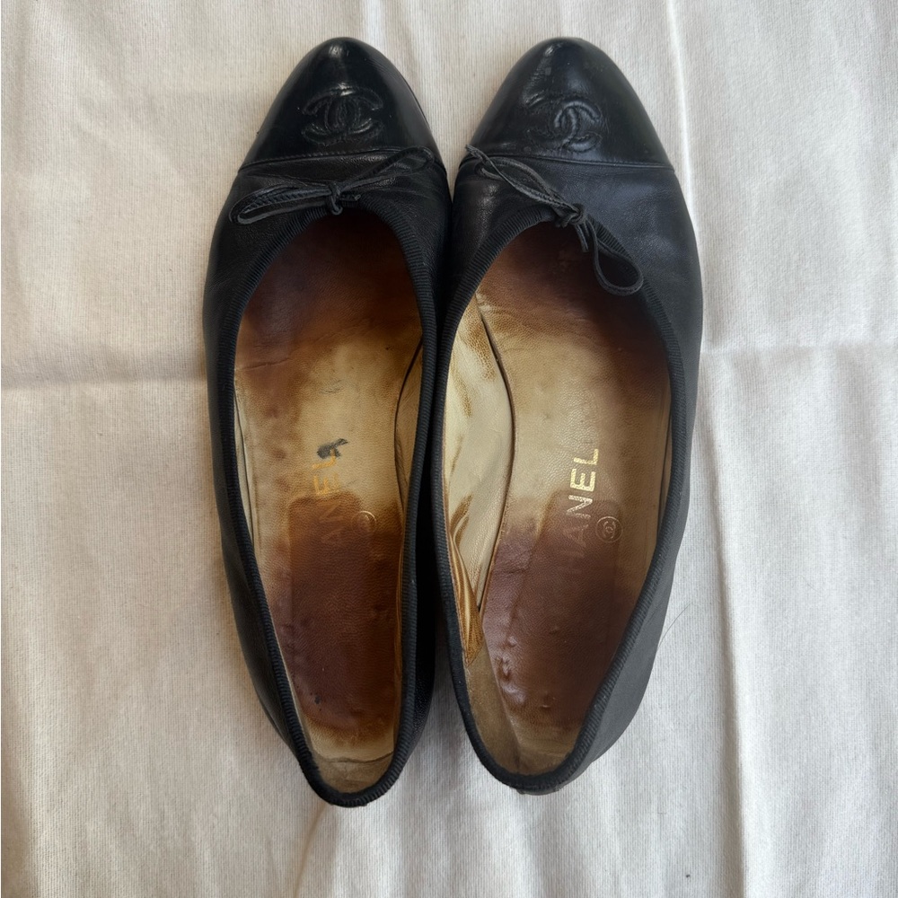CHANEL Classic Black Leather Flats